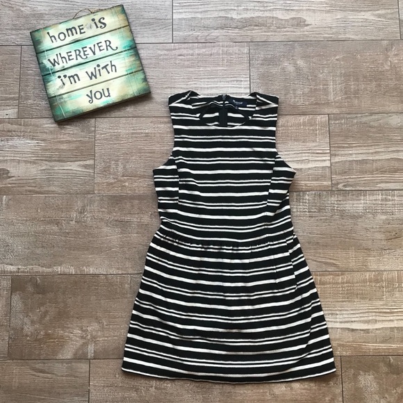 Madewell Dresses & Skirts - Madewell Black/White Striped Knit Silhouette Dress